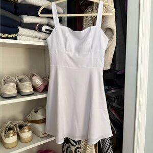 Elegant White Sleeveless Dress